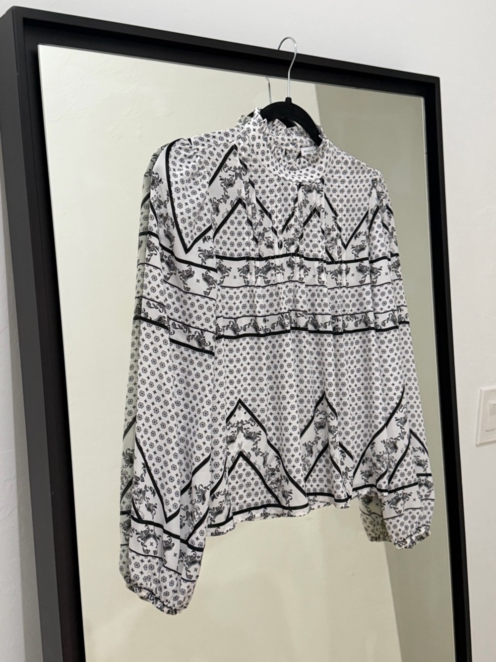 Maison d’Amèlie Blouse XS Chic Feminine Flowy Boutique Style Excellent Condition